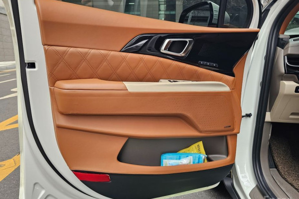 2024 Kia Carnival с пробегом 23 500 км