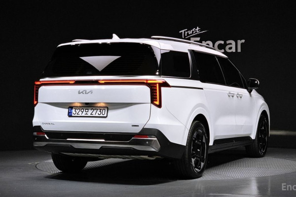 2025 Kia Carnival с пробегом 9 463 км