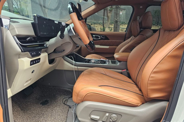 2024 Kia Carnival с пробегом 23 500 км