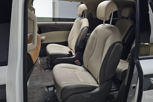 2025 Kia Carnival с пробегом 13 034 км