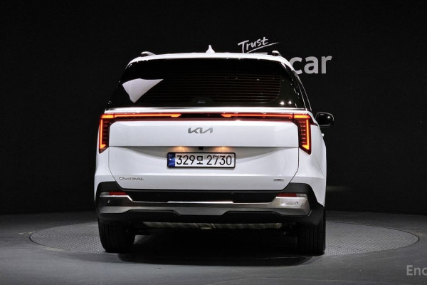 2025 Kia Carnival с пробегом 9 463 км