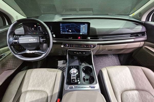 2025 Kia Carnival с пробегом 9 463 км