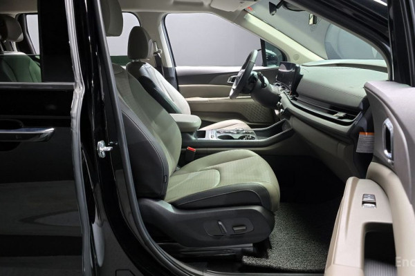 2025 Kia Carnival с пробегом 9 866 км