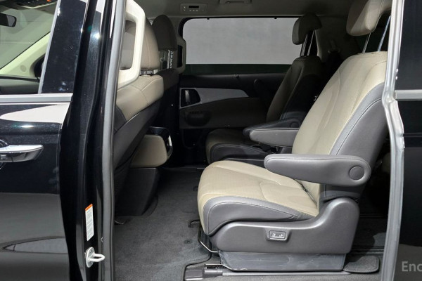 2025 Kia Carnival с пробегом 9 866 км