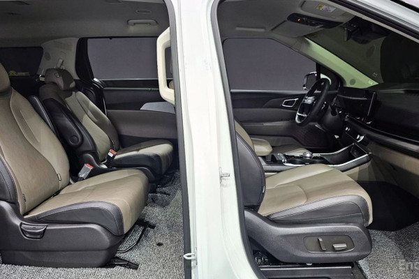 2025 Kia Carnival с пробегом 9 463 км