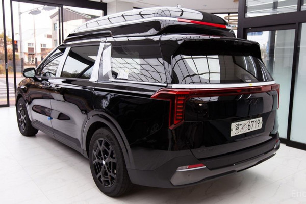 2025 Kia Carnival с пробегом 10 км
