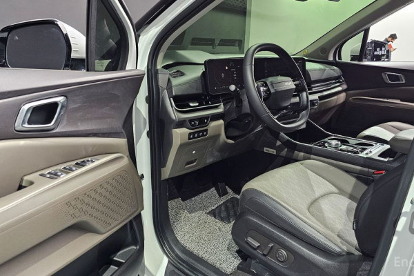 2025 Kia Carnival с пробегом 9 463 км