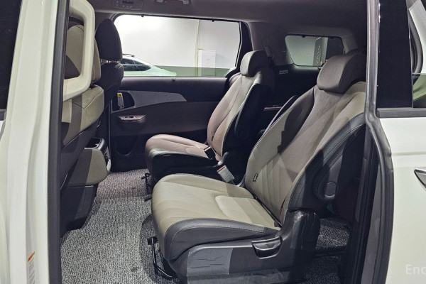 2025 Kia Carnival с пробегом 9 463 км