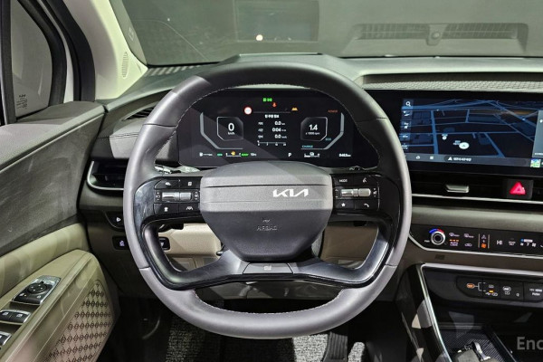 2025 Kia Carnival с пробегом 9 463 км