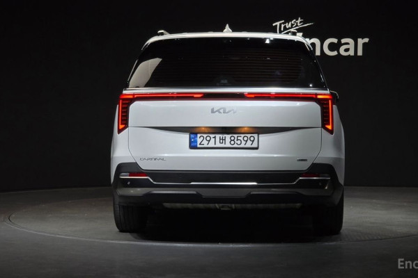2024 Kia Carnival с пробегом 19 506 км