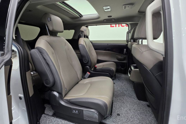 2024 Kia Carnival с пробегом 4 955 км