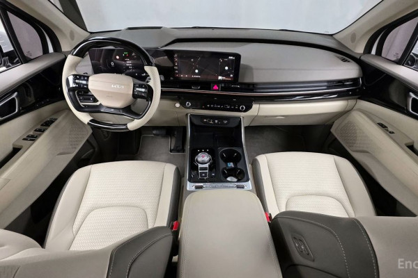 2025 Kia Carnival с пробегом 16 640 км