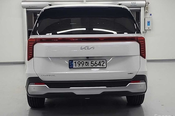2024 Kia Carnival с пробегом 85 671 км