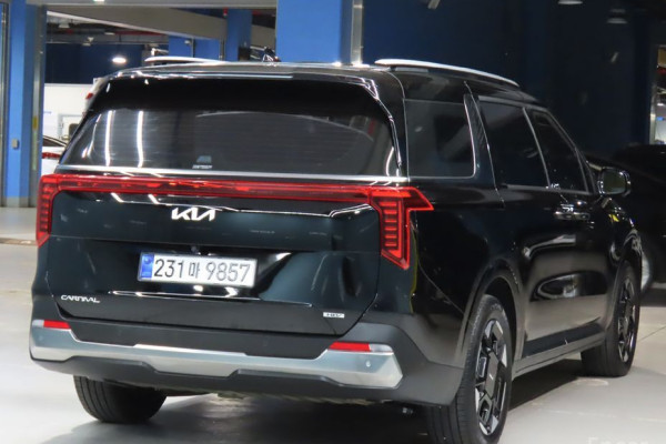 2025 Kia Carnival с пробегом 16 800 км