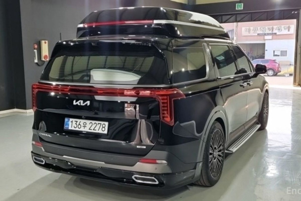 2025 Kia Carnival с пробегом 10 900 км