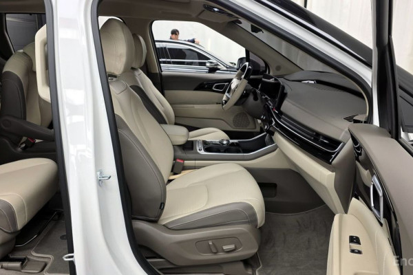 2025 Kia Carnival с пробегом 16 640 км