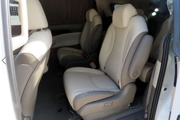 2024 Kia Carnival с пробегом 9 925 км