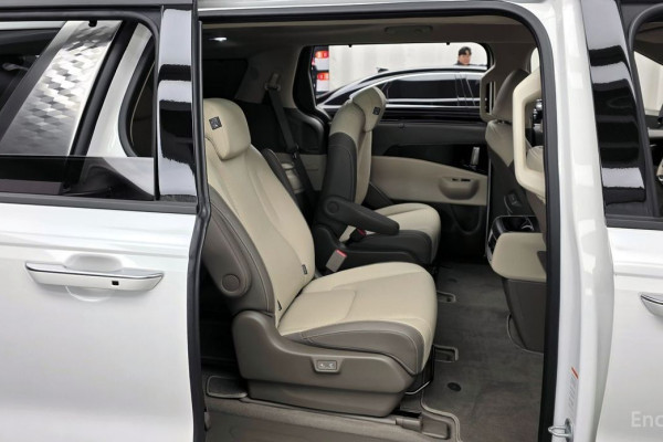 2025 Kia Carnival с пробегом 16 640 км