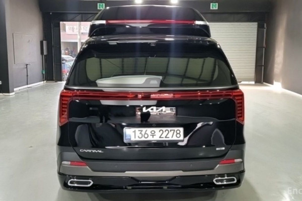 2025 Kia Carnival с пробегом 10 900 км