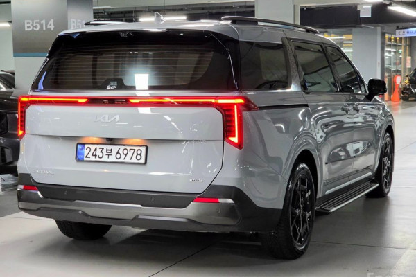 2025 Kia Carnival с пробегом 27 300 км