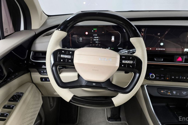 2025 Kia Carnival с пробегом 16 640 км