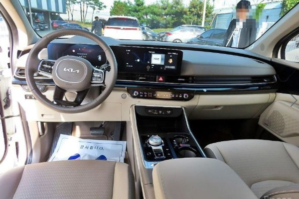 2024 Kia Carnival с пробегом 9 925 км