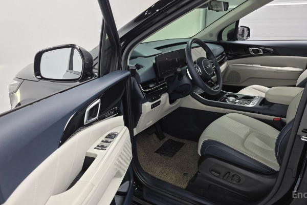 2024 Kia Carnival с пробегом 20 565 км