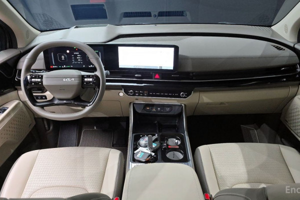 2025 Kia Carnival с пробегом 10 478 км