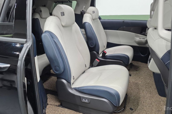 2024 Kia Carnival с пробегом 20 565 км