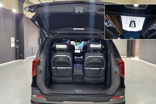 2025 Kia Carnival с пробегом 10 900 км