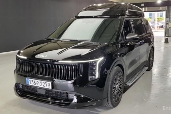 2025 Kia Carnival с пробегом 10 900 км