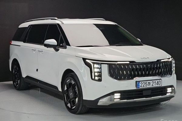 2025 Kia Carnival с пробегом 16 125 км