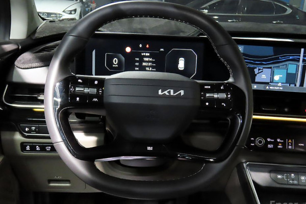 2025 Kia Carnival с пробегом 16 800 км