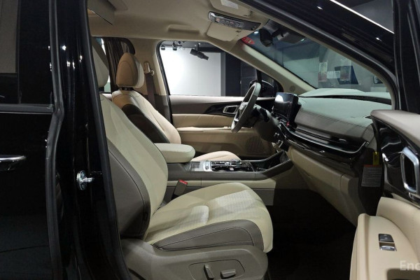 2025 Kia Carnival с пробегом 10 478 км