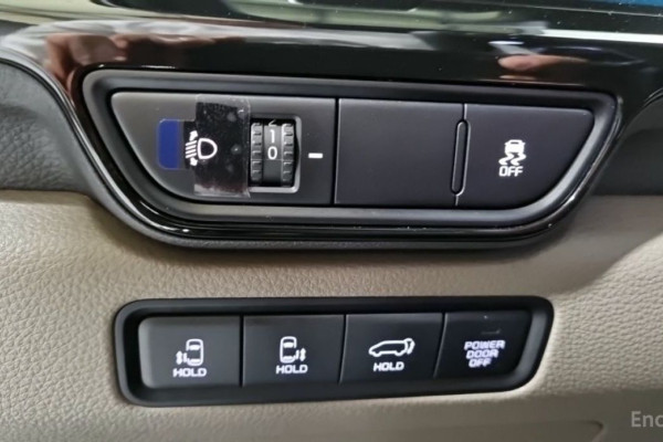 2025 Kia Carnival с пробегом 10 900 км