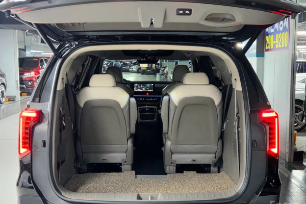 2025 Kia Carnival с пробегом 15 600 км