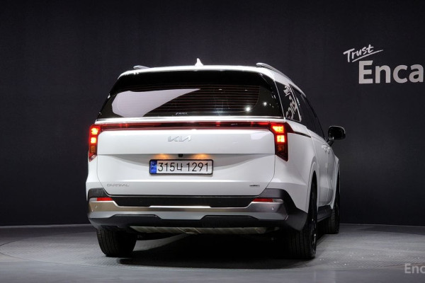 2024 Kia Carnival с пробегом 25 627 км