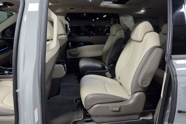 2025 Kia Carnival с пробегом 27 300 км