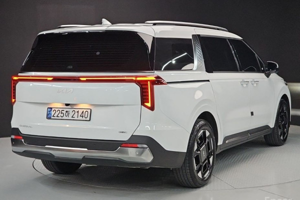 2025 Kia Carnival с пробегом 16 125 км