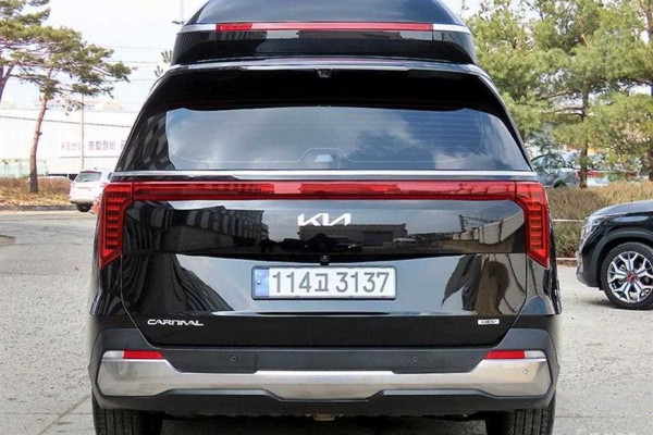 2024 Kia Carnival с пробегом 42 872 км