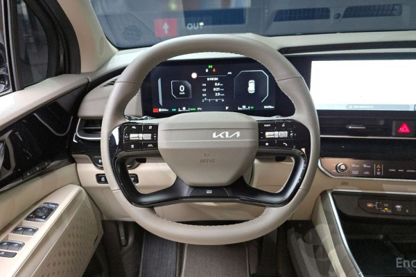 2025 Kia Carnival с пробегом 10 478 км