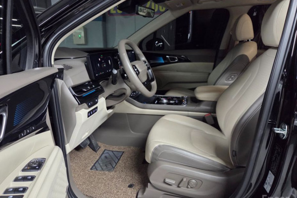 2025 Kia Carnival с пробегом 15 600 км