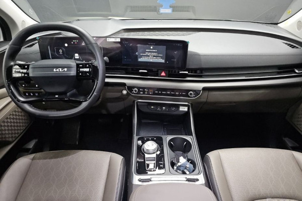 2025 Kia Carnival с пробегом 16 125 км