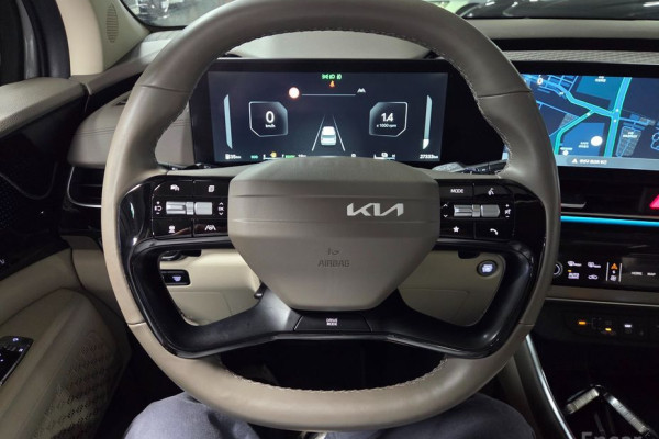 2025 Kia Carnival с пробегом 27 300 км