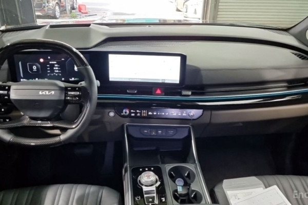 2025 Kia Carnival с пробегом 10 900 км