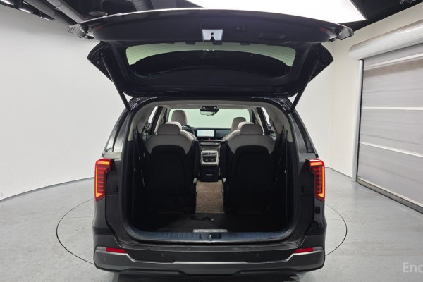 2024 Kia Carnival с пробегом 20 565 км