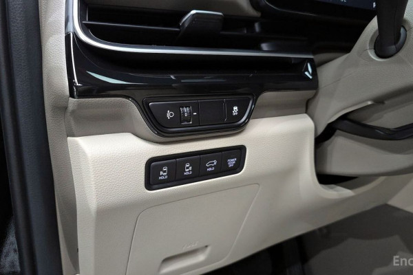 2025 Kia Carnival с пробегом 10 478 км