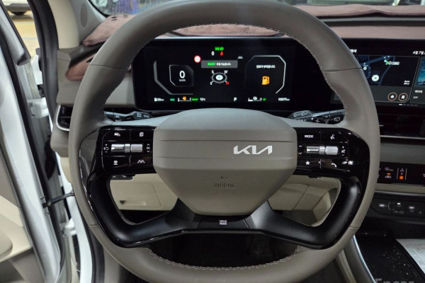 2025 Kia Carnival с пробегом 10 876 км