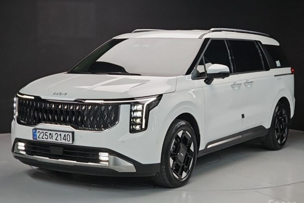 2025 Kia Carnival с пробегом 16 125 км