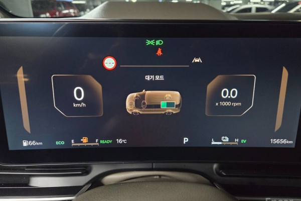 2025 Kia Carnival с пробегом 15 600 км